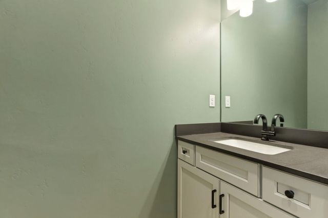 1616 Pine Road NE, Rio Rancho, NM 87144