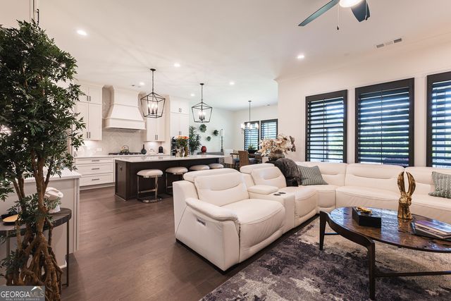 1255 Lakeside Overlook, Canton, GA 30114