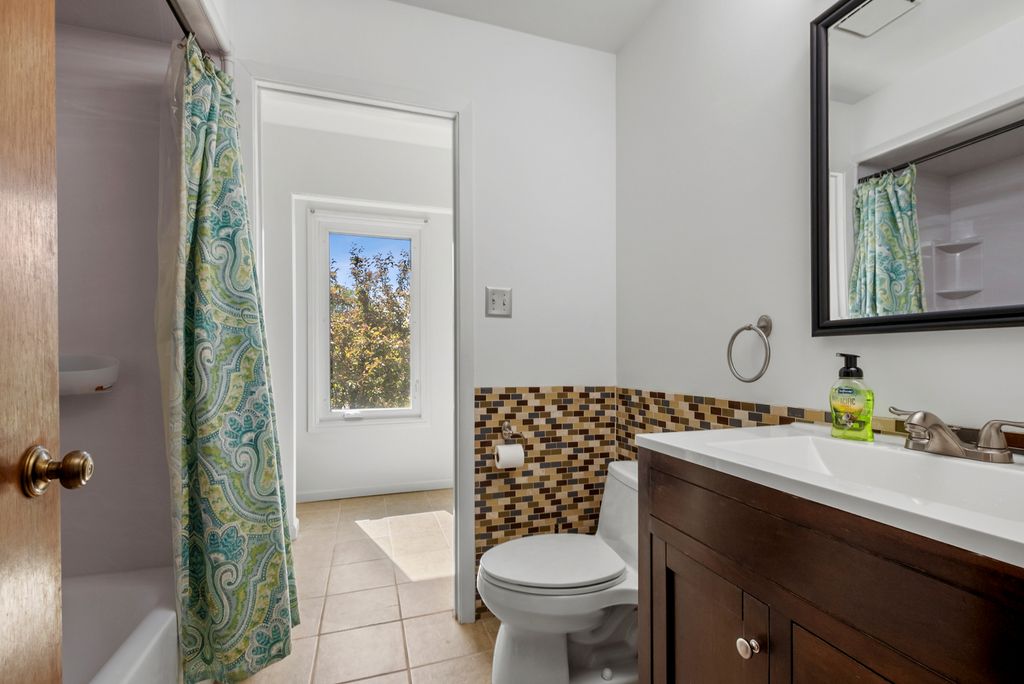 Image 14 of property listing at 15581 Frances Lane, Orland Park, IL 60462