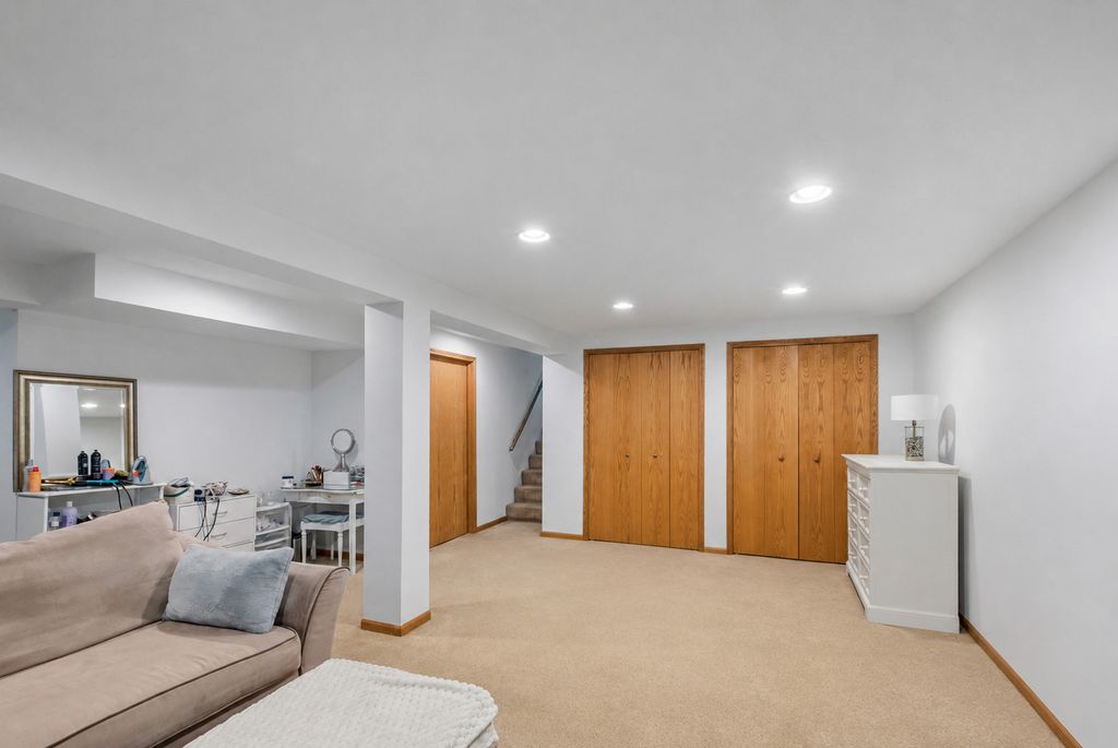 Image 20 of property listing at 15581 Frances Lane, Orland Park, IL 60462