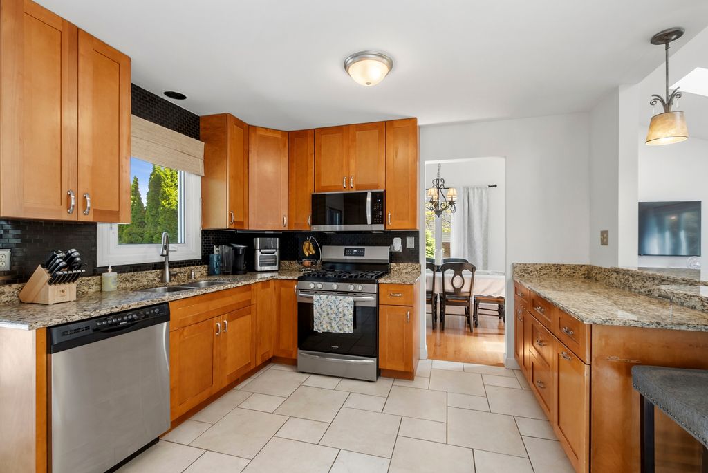 Image 6 of property listing at 15581 Frances Lane, Orland Park, IL 60462