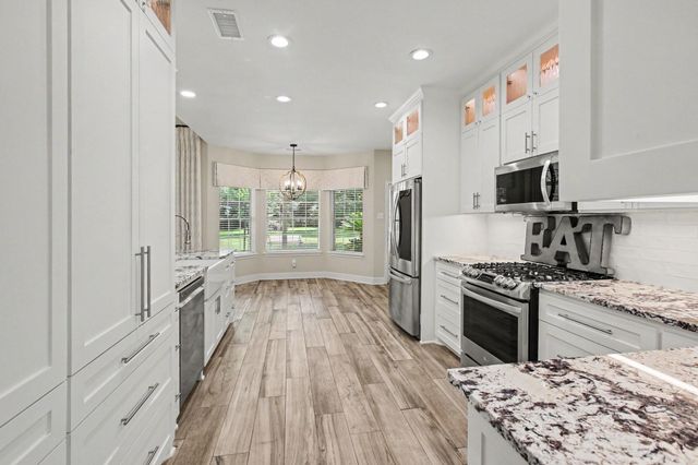 8911 Diamante Drive, Magnolia, TX 77354