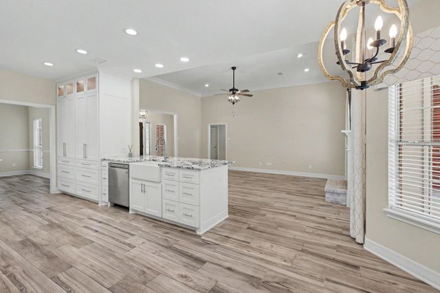 8911 Diamante Drive, Magnolia, TX 77354