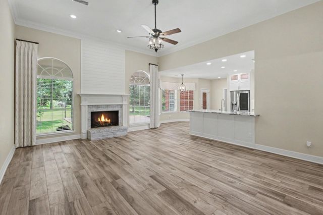 8911 Diamante Drive, Magnolia, TX 77354