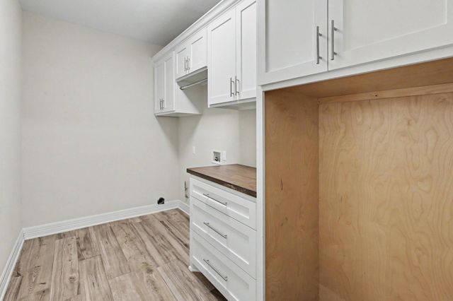 8911 Diamante Drive, Magnolia, TX 77354