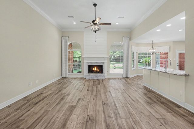 8911 Diamante Drive, Magnolia, TX 77354