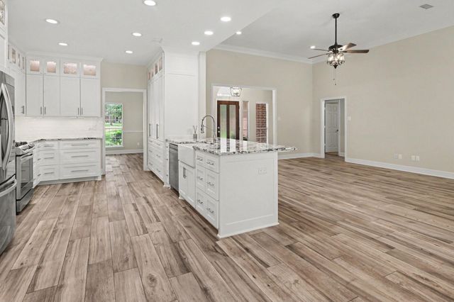 8911 Diamante Drive, Magnolia, TX 77354