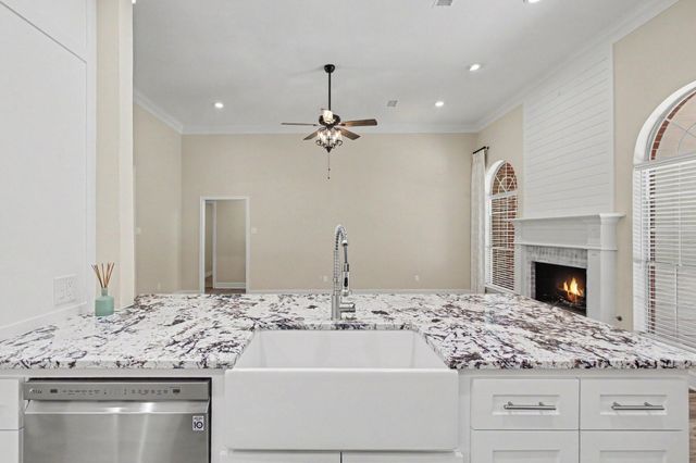 8911 Diamante Drive, Magnolia, TX 77354