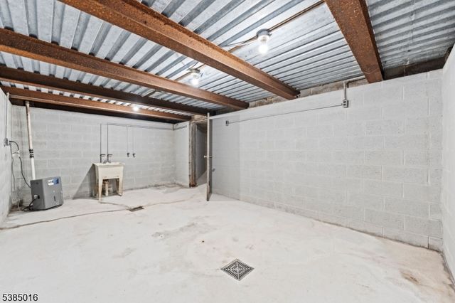 18 Farmingdale Ave, Bloomfield Twp., NJ 07003