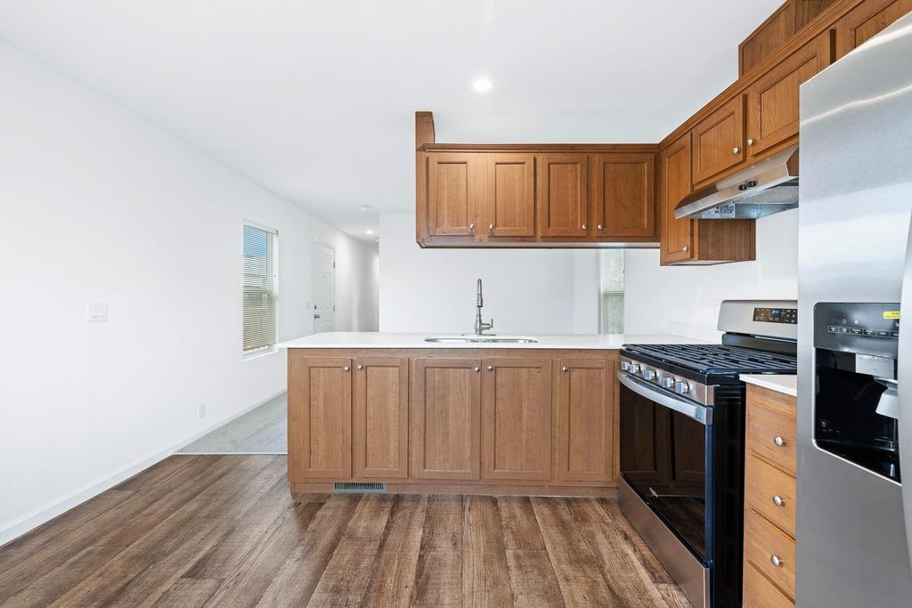 Image 15 of property listing at 1719 W Olive # 33, Fresno, CA 93728