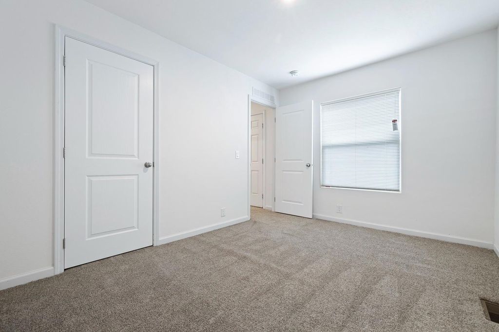 Image 19 of property listing at 1719 W Olive # 33, Fresno, CA 93728