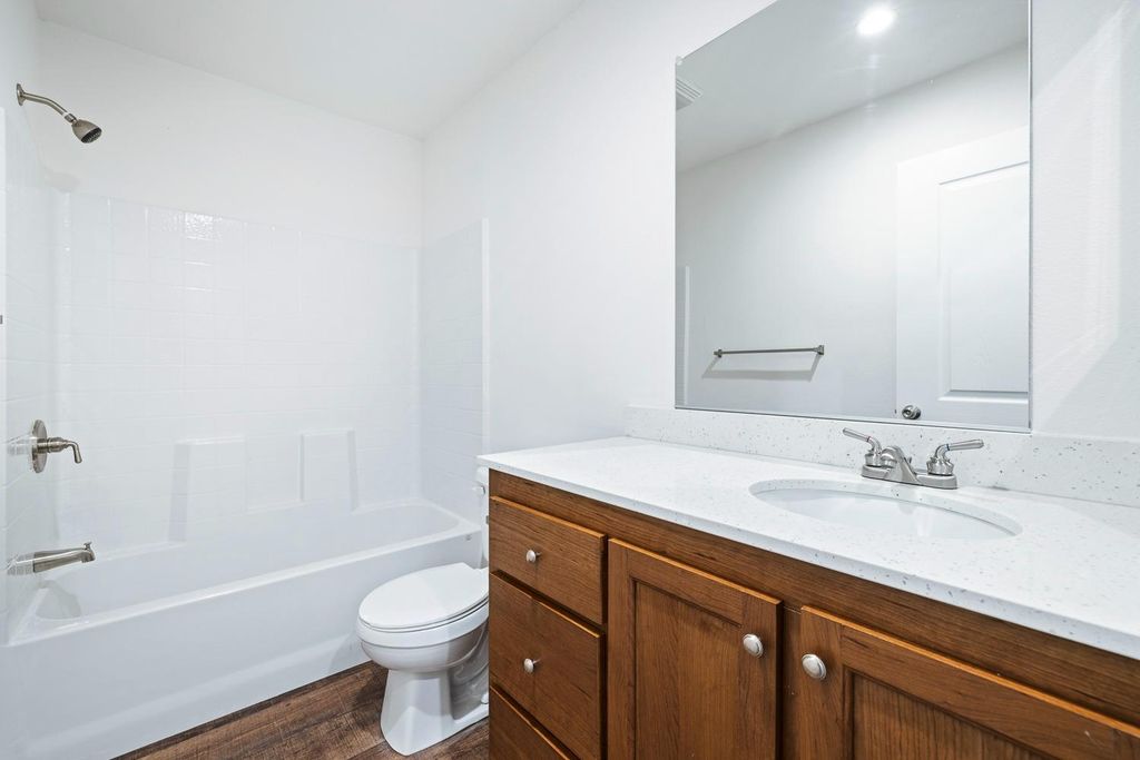 Image 20 of property listing at 1719 W Olive # 33, Fresno, CA 93728