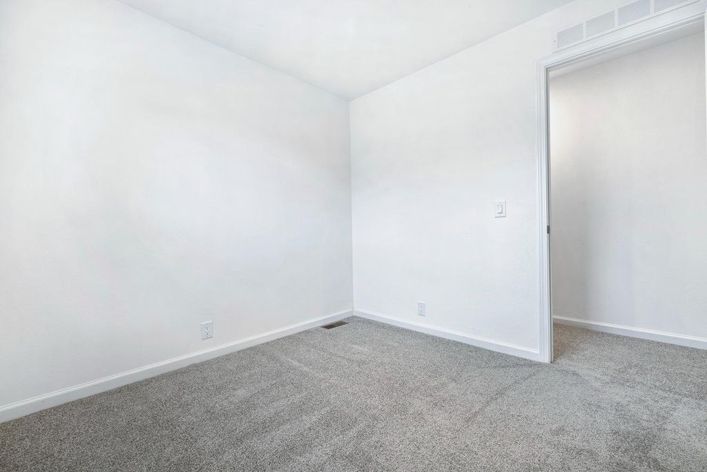 Image 22 of property listing at 1719 W Olive # 33, Fresno, CA 93728