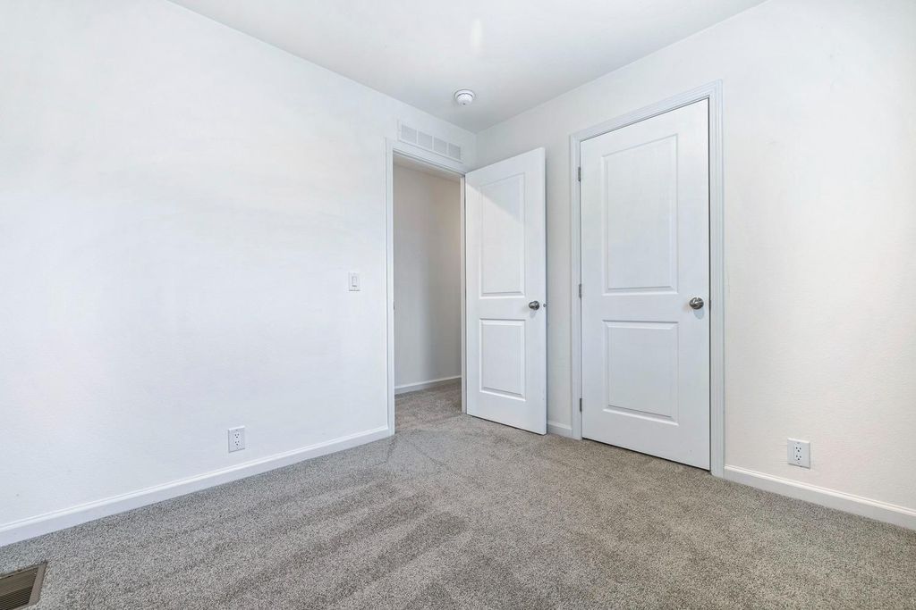 Image 23 of property listing at 1719 W Olive # 33, Fresno, CA 93728