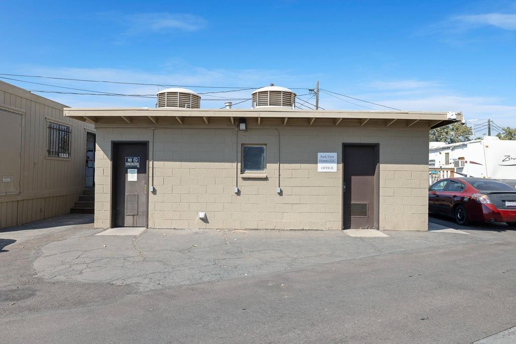 Image 28 of property listing at 1719 W Olive # 33, Fresno, CA 93728