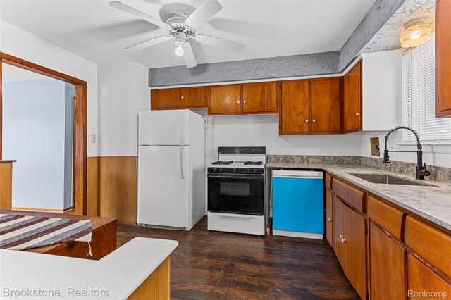 24534 Columbus Avenue, Warren, MI 48089