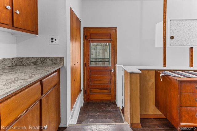 24534 Columbus Avenue, Warren, MI 48089