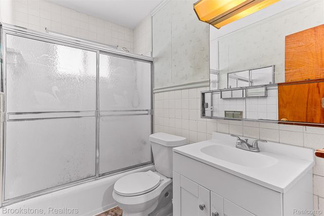 24534 Columbus Avenue, Warren, MI 48089