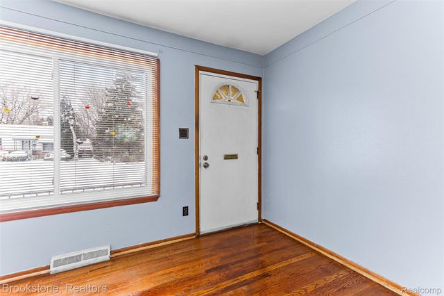 24534 Columbus Avenue, Warren, MI 48089