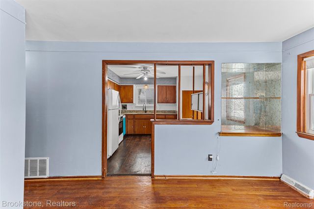 24534 Columbus Avenue, Warren, MI 48089