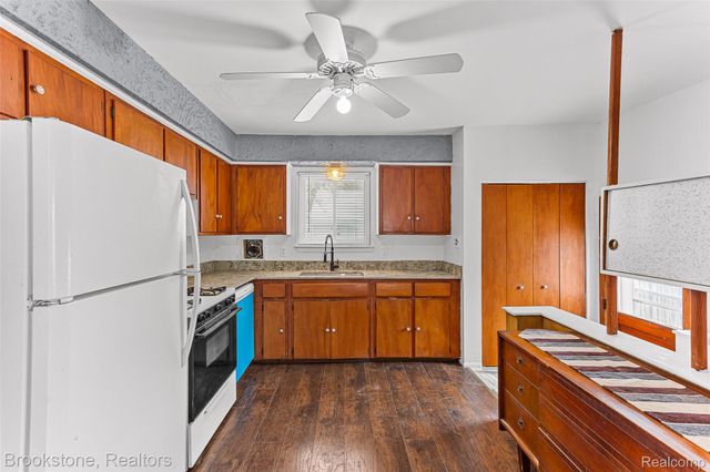 24534 Columbus Avenue, Warren, MI 48089