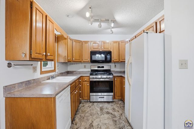 7225 SW Marian RD, Topeka, KS 66614