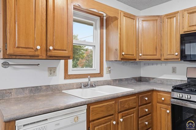 7225 SW Marian RD, Topeka, KS 66614