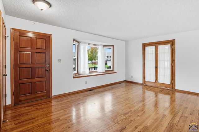 7225 SW Marian RD, Topeka, KS 66614