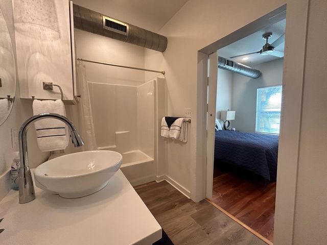 1524 N Water St, Kerrville, TX 78028