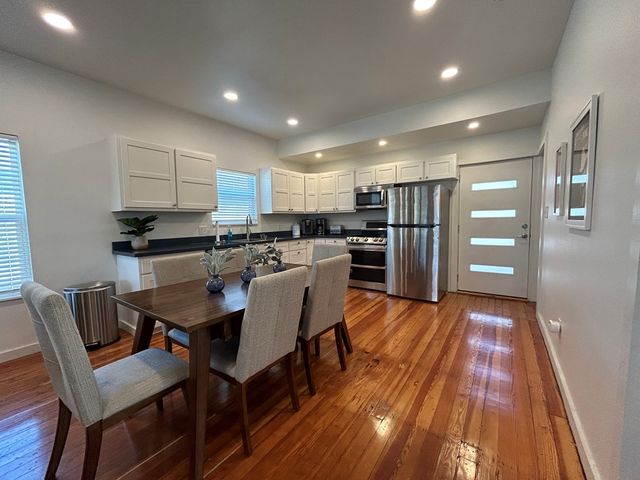 1524 N Water St, Kerrville, TX 78028