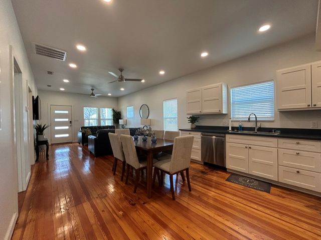 1524 N Water St, Kerrville, TX 78028