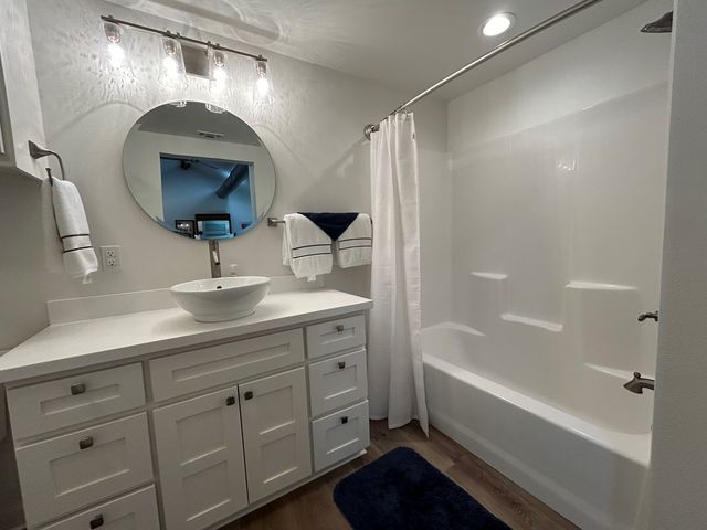 1524 N Water St, Kerrville, TX 78028