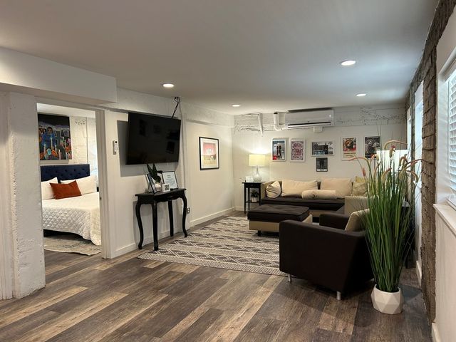 1524 N Water St, Kerrville, TX 78028