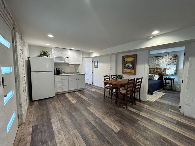 1524 N Water St, Kerrville, TX 78028