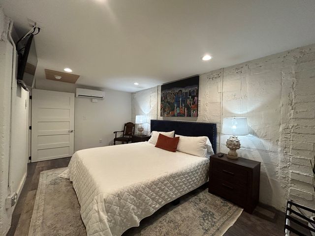 1524 N Water St, Kerrville, TX 78028