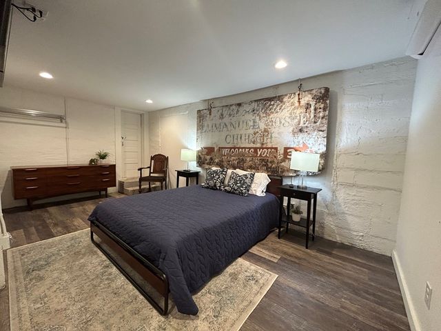 1524 N Water St, Kerrville, TX 78028