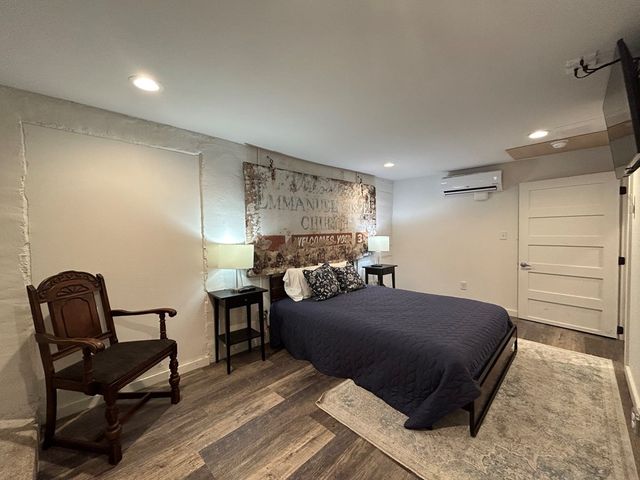 1524 N Water St, Kerrville, TX 78028