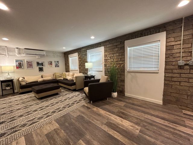 1524 N Water St, Kerrville, TX 78028