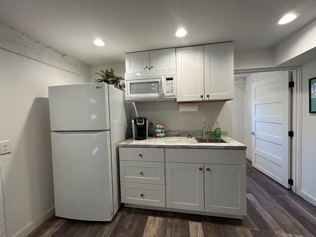 1524 N Water St, Kerrville, TX 78028