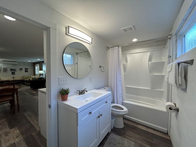 1524 N Water St, Kerrville, TX 78028