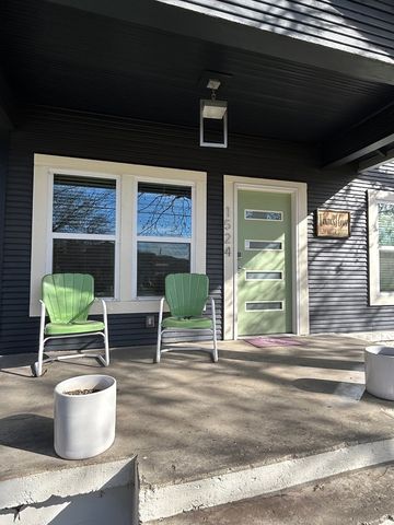 1524 N Water St, Kerrville, TX 78028