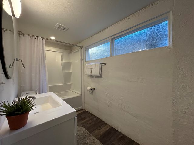 1524 N Water St, Kerrville, TX 78028