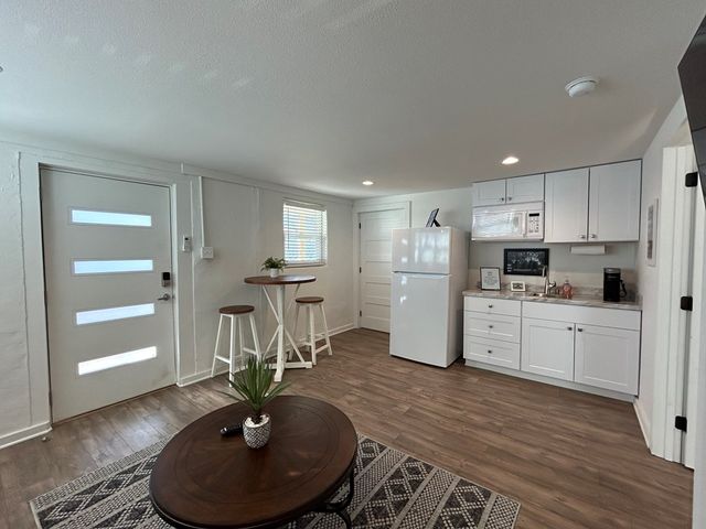 1524 N Water St, Kerrville, TX 78028