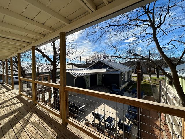 1524 N Water St, Kerrville, TX 78028