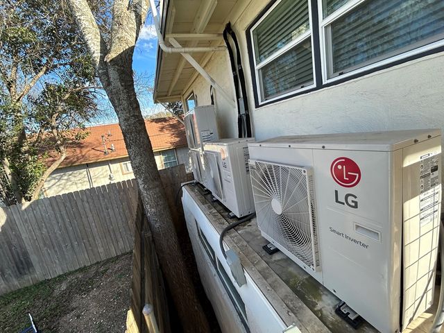 1524 N Water St, Kerrville, TX 78028