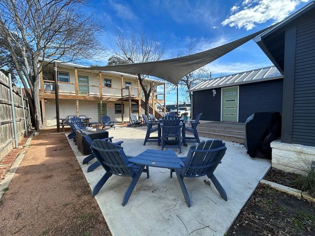 1524 N Water St, Kerrville, TX 78028