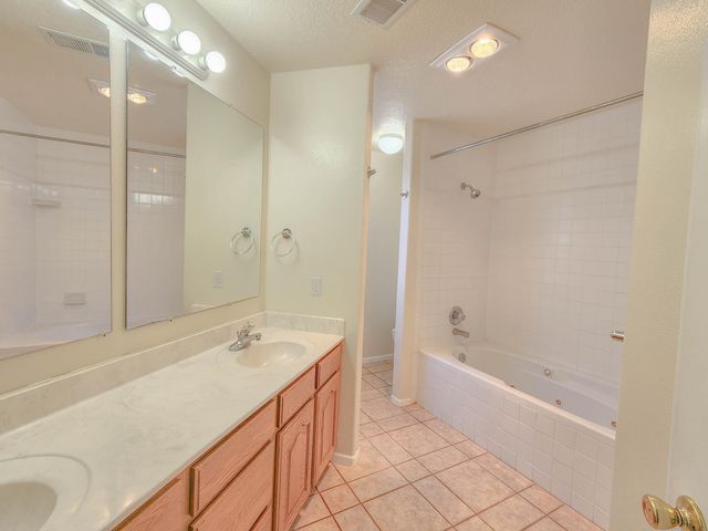 5005 Starfire Place NW, Albuquerque, NM 87120