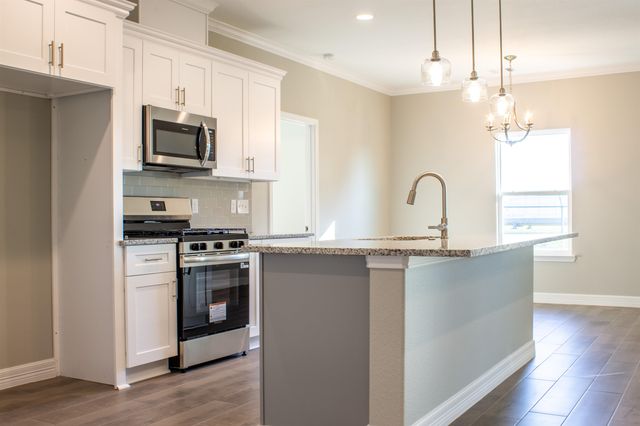 303 Canal St., Port Neches, TX 77651