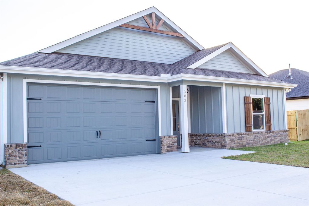 303 Canal St., Port Neches, TX 77651