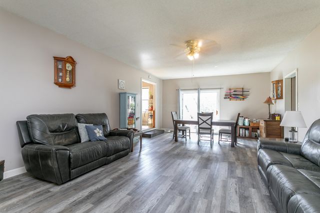 9730 E BALL RD, Centralia, MO 65240